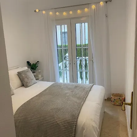 Stunning 3 Bedroom Large House In Great Location