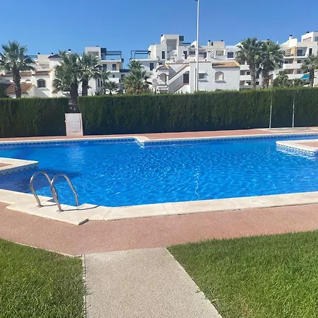 Stunning 3 Bedroom Large House In Great Location