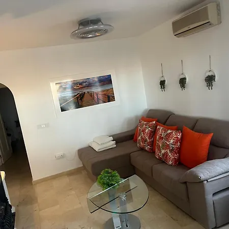 Stunning 3 Bedroom Large House In Great Location *