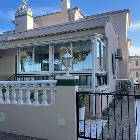 Stunning 3 Bedroom Large House In Great Location Holiday home *