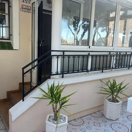 Stunning 3 Bedroom Large House In Great Location
