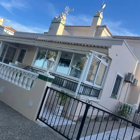 Stunning 3 Bedroom Large House In Great Location Los Dolses